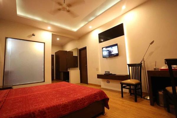 Kanak Garden Resort & Party-Lawn
